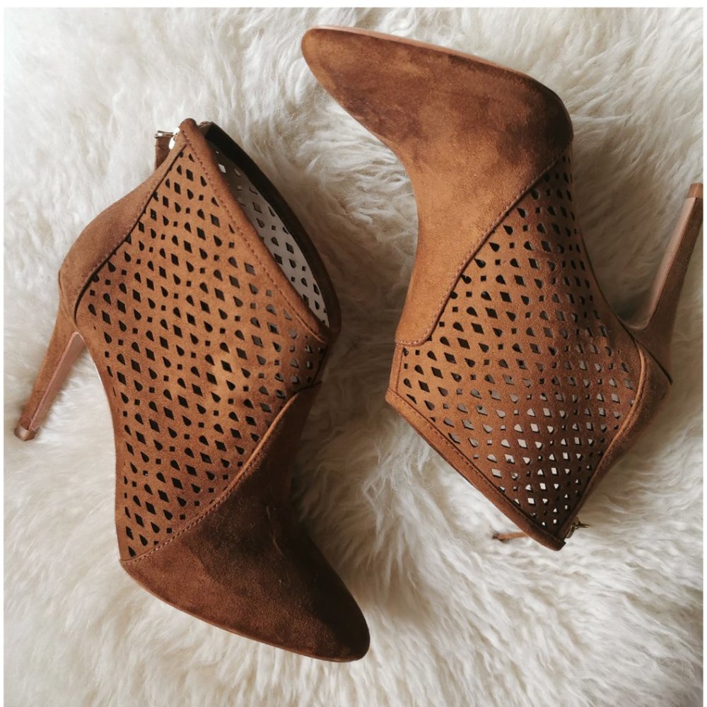 ZARA Laser-cut High-heeled Ankle Bootie | 37